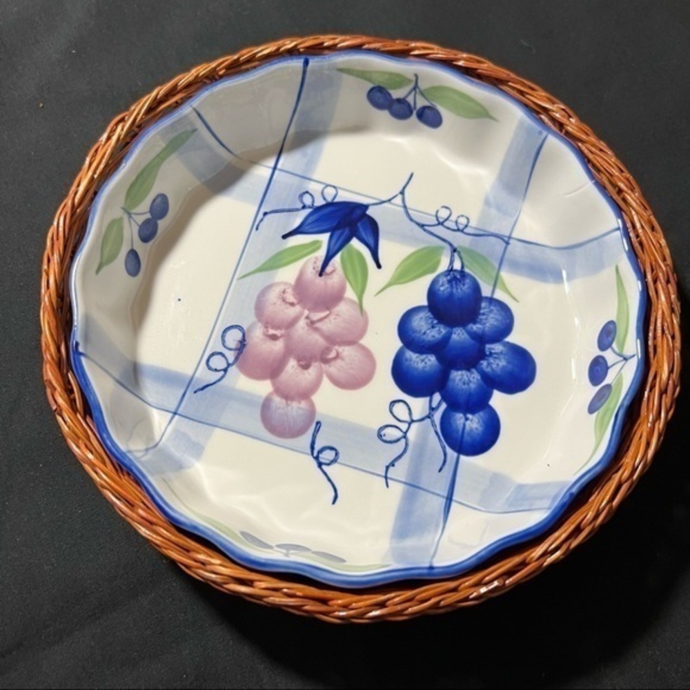Oven to Table Home Bakeware Ceramic Round Shaped Serving Dish w Basket Grapes